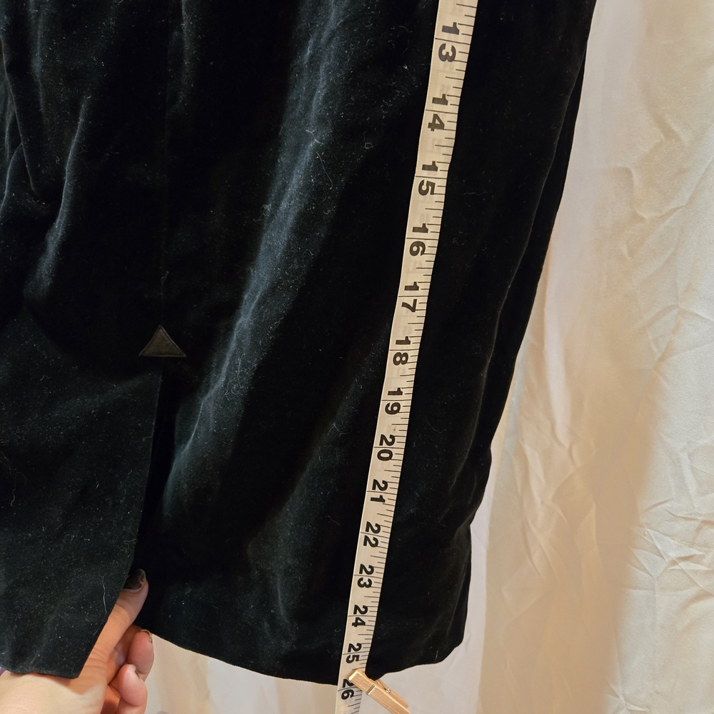 Elegant Black Velvet Skirt - Picture 3 of 7